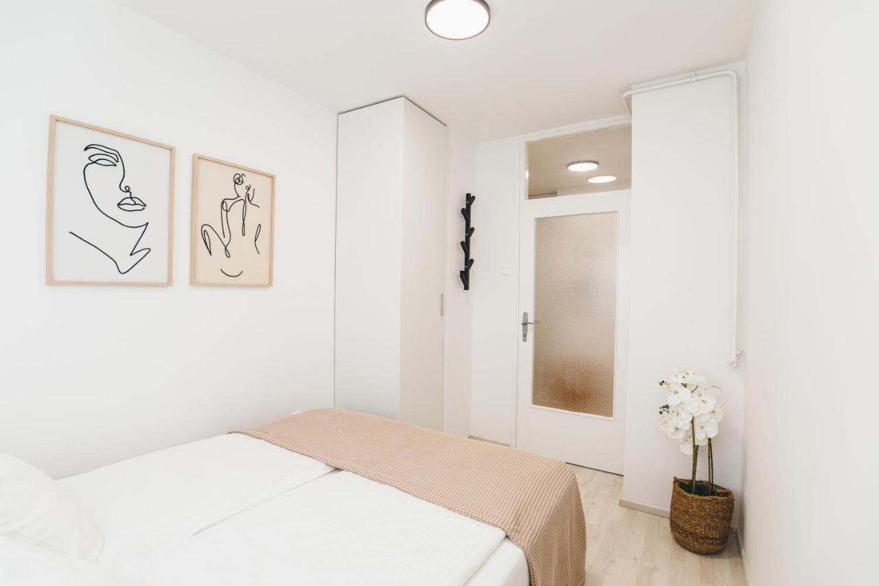 Aurelia's Comfy Place With Free Parking Apartment
